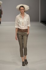 北国を連想させるカミシマチナミ(KAMISHIMA CHINAMI)の2011年春夏コレクション｜写真11