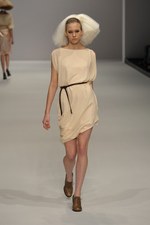 北国を連想させるカミシマチナミ(KAMISHIMA CHINAMI)の2011年春夏コレクション｜写真19