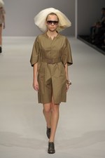 北国を連想させるカミシマチナミ(KAMISHIMA CHINAMI)の2011年春夏コレクション｜写真26