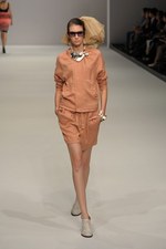 北国を連想させるカミシマチナミ(KAMISHIMA CHINAMI)の2011年春夏コレクション｜写真30