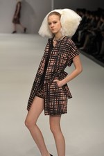 北国を連想させるカミシマチナミ(KAMISHIMA CHINAMI)の2011年春夏コレクション｜写真34