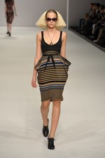 北国を連想させるカミシマチナミ(KAMISHIMA CHINAMI)の2011年春夏コレクション｜写真36