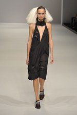 北国を連想させるカミシマチナミ(KAMISHIMA CHINAMI)の2011年春夏コレクション｜写真38