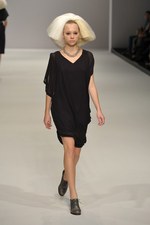 北国を連想させるカミシマチナミ(KAMISHIMA CHINAMI)の2011年春夏コレクション｜写真41