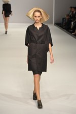 北国を連想させるカミシマチナミ(KAMISHIMA CHINAMI)の2011年春夏コレクション｜写真43