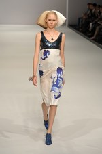 北国を連想させるカミシマチナミ(KAMISHIMA CHINAMI)の2011年春夏コレクション｜写真44