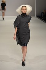 北国を連想させるカミシマチナミ(KAMISHIMA CHINAMI)の2011年春夏コレクション｜写真50