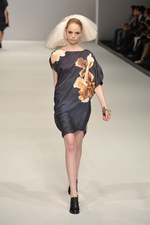 北国を連想させるカミシマチナミ(KAMISHIMA CHINAMI)の2011年春夏コレクション｜写真51