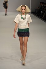 北国を連想させるカミシマチナミ(KAMISHIMA CHINAMI)の2011年春夏コレクション｜写真53