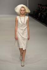 北国を連想させるカミシマチナミ(KAMISHIMA CHINAMI)の2011年春夏コレクション｜写真56