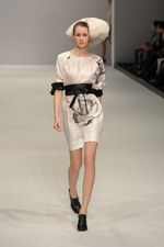 北国を連想させるカミシマチナミ(KAMISHIMA CHINAMI)の2011年春夏コレクション｜写真57