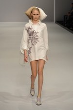 北国を連想させるカミシマチナミ(KAMISHIMA CHINAMI)の2011年春夏コレクション｜写真59