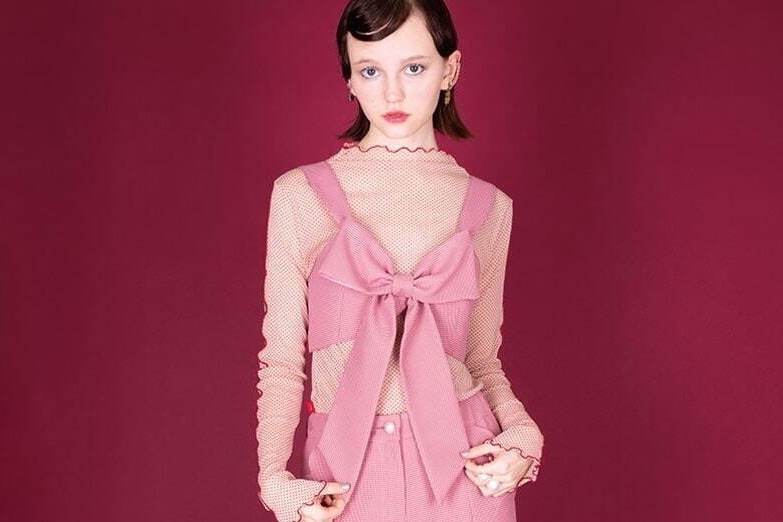 ミニスカート｜ミルク25年春「白鳥」モチーフの新作ウェア、ふんわり羽イメージのチュール付きスカート＆王冠バレッタ