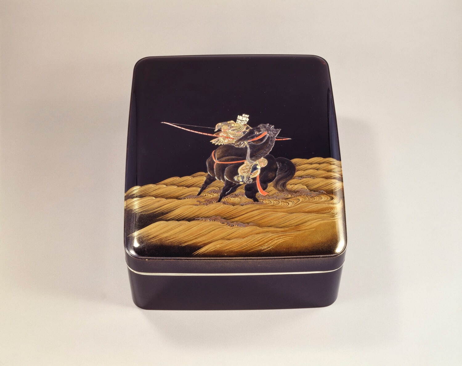 《宇治川先陣蒔絵硯箱》 象彦製 明治時代 19-20世紀 三井記念美術館蔵