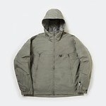 ダイワ ピア39の25年春夏“ゴアテックス素材搭載”シェルジャケット、米軍着想のマルチポケット｜写真2