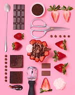 キス トリーツ トウキョウ春限定スイーツ、“苺＆ブラウニー”飾ったチョコづくしアイスクリーム｜写真1