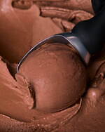 キス トリーツ トウキョウ春限定スイーツ、“苺＆ブラウニー”飾ったチョコづくしアイスクリーム｜写真3