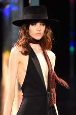 サンローラン 2015年春夏コレクション - グラムロックの煌めきとジェンダーフリー｜写真101