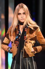 サンローラン 2015年春夏コレクション - グラムロックの煌めきとジェンダーフリー｜写真17