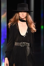 サンローラン 2015年春夏コレクション - グラムロックの煌めきとジェンダーフリー｜写真22