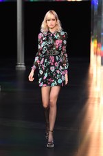 サンローラン 2015年春夏コレクション - グラムロックの煌めきとジェンダーフリー｜写真57