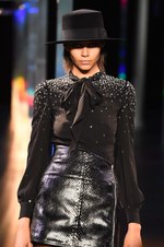 サンローラン 2015年春夏コレクション - グラムロックの煌めきとジェンダーフリー｜写真68