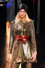 サンローラン 2015年春夏コレクション - グラムロックの煌めきとジェンダーフリー｜写真81