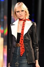 サンローラン 2015年春夏コレクション - グラムロックの煌めきとジェンダーフリー｜写真85