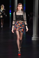 サンローラン 2015年春夏コレクション - グラムロックの煌めきとジェンダーフリー｜写真98