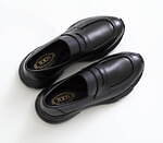 トッズ フォー ロンハーマン、ローファー風の厚底スニーカー＆2WAYレザーバッグをブラックで｜写真2