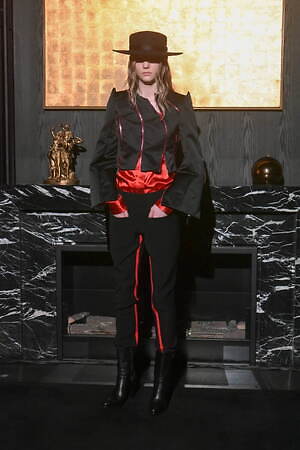 リンシュウ(RYNSHU) 2025-26年秋冬ウィメンズ&メンズコレクション  - 写真17