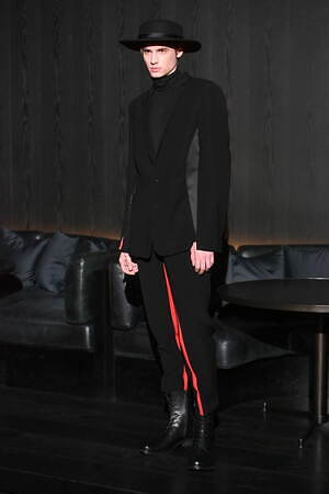 リンシュウ(RYNSHU) 2025-26年秋冬ウィメンズ&メンズコレクション  - 写真28