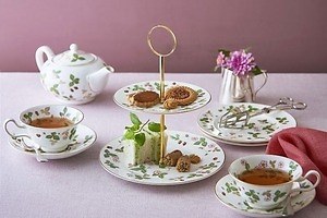 「英国フェア」伊勢丹新宿店で、バーバリーのアーカイブ修復トレンチコートなど限定アイテム＆イベント