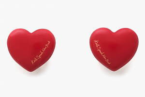 ケイト・スペード25年バレンタインジュエリー、“ぷっくり”ハートのピアス＆パドロック型ネックレス｜写真6