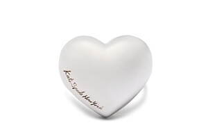 ケイト・スペード25年バレンタインジュエリー、“ぷっくり”ハートのピアス＆パドロック型ネックレス｜写真8