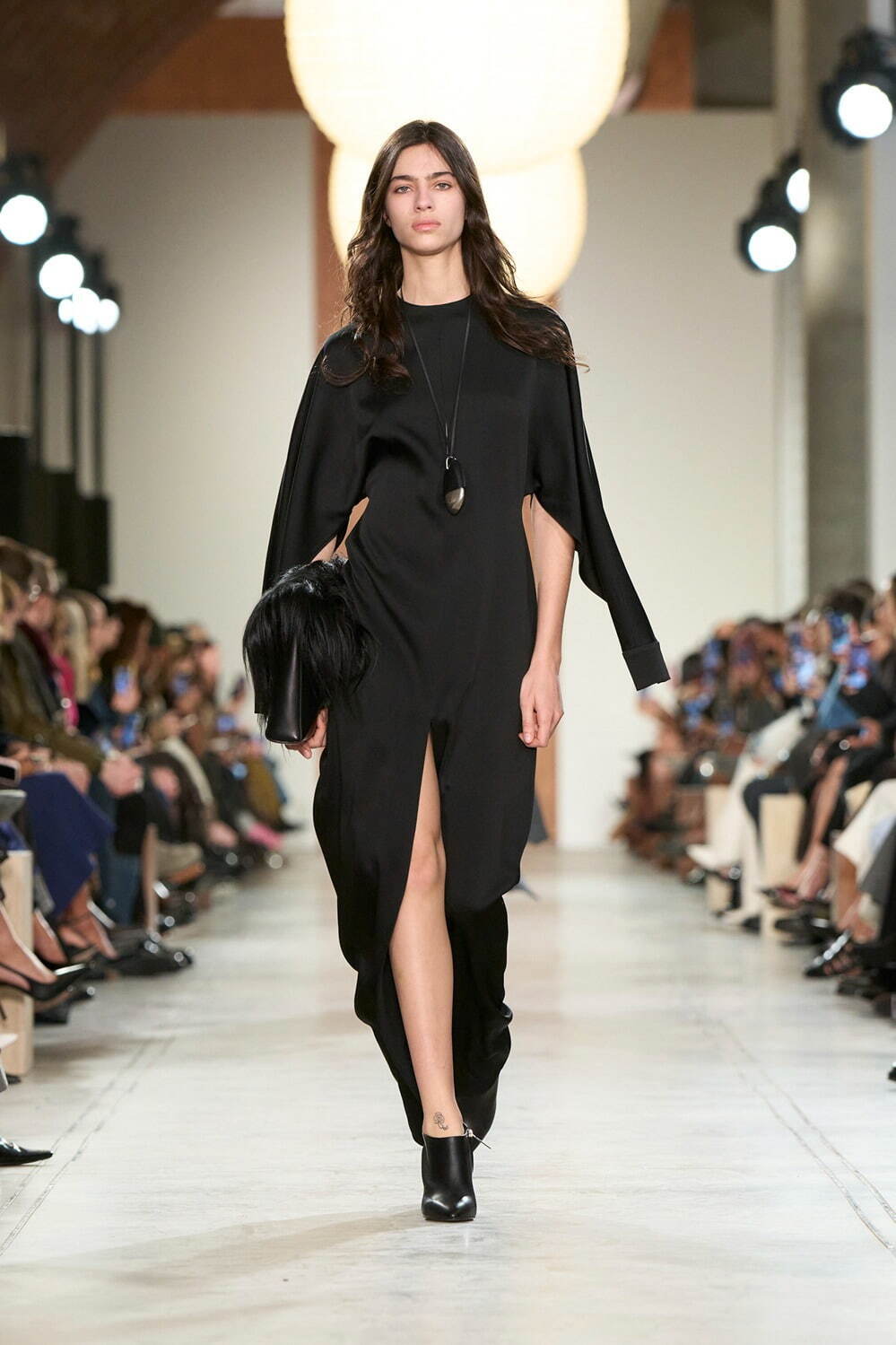 マイケル・コース(MICHAEL KORS) 2025-26年秋冬ウィメンズコレクション  - 写真5