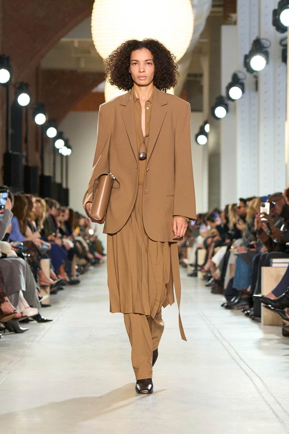 マイケル・コース(MICHAEL KORS) 2025-26年秋冬ウィメンズコレクション  - 写真38
