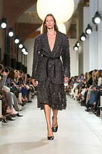 マイケル・コース 25-26年秋冬コレクション - エレガンスの極みへ｜写真16