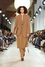 マイケル・コース 25-26年秋冬コレクション - エレガンスの極みへ｜写真38