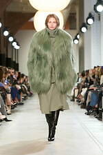 マイケル・コース 25-26年秋冬コレクション - エレガンスの極みへ｜写真42