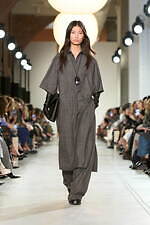 マイケル・コース 25-26年秋冬コレクション - エレガンスの極みへ｜写真45