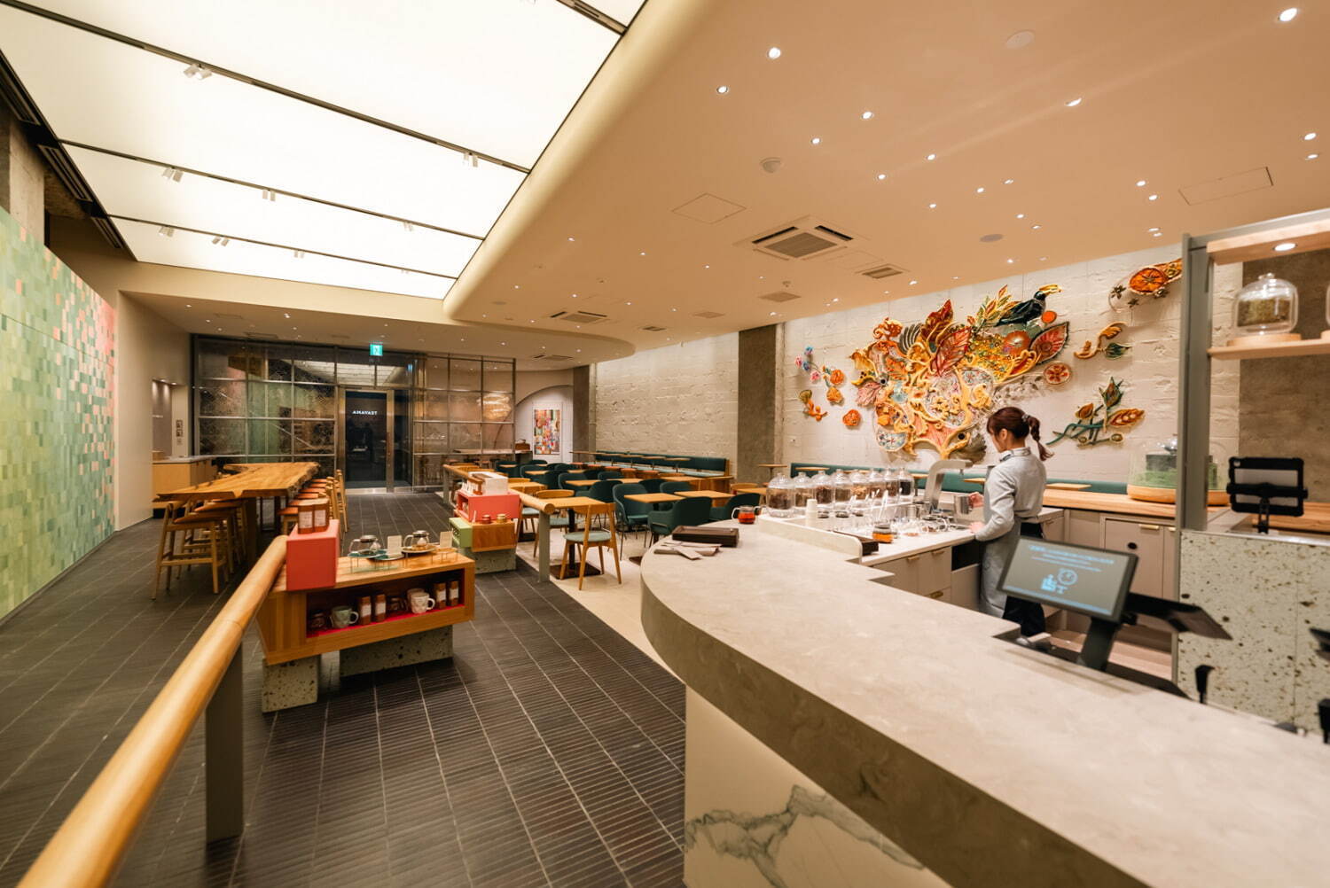 スターバックス“石臼抹茶”の限定フラペチーノ＆苺香るムースティー、銀座の新店で｜写真15