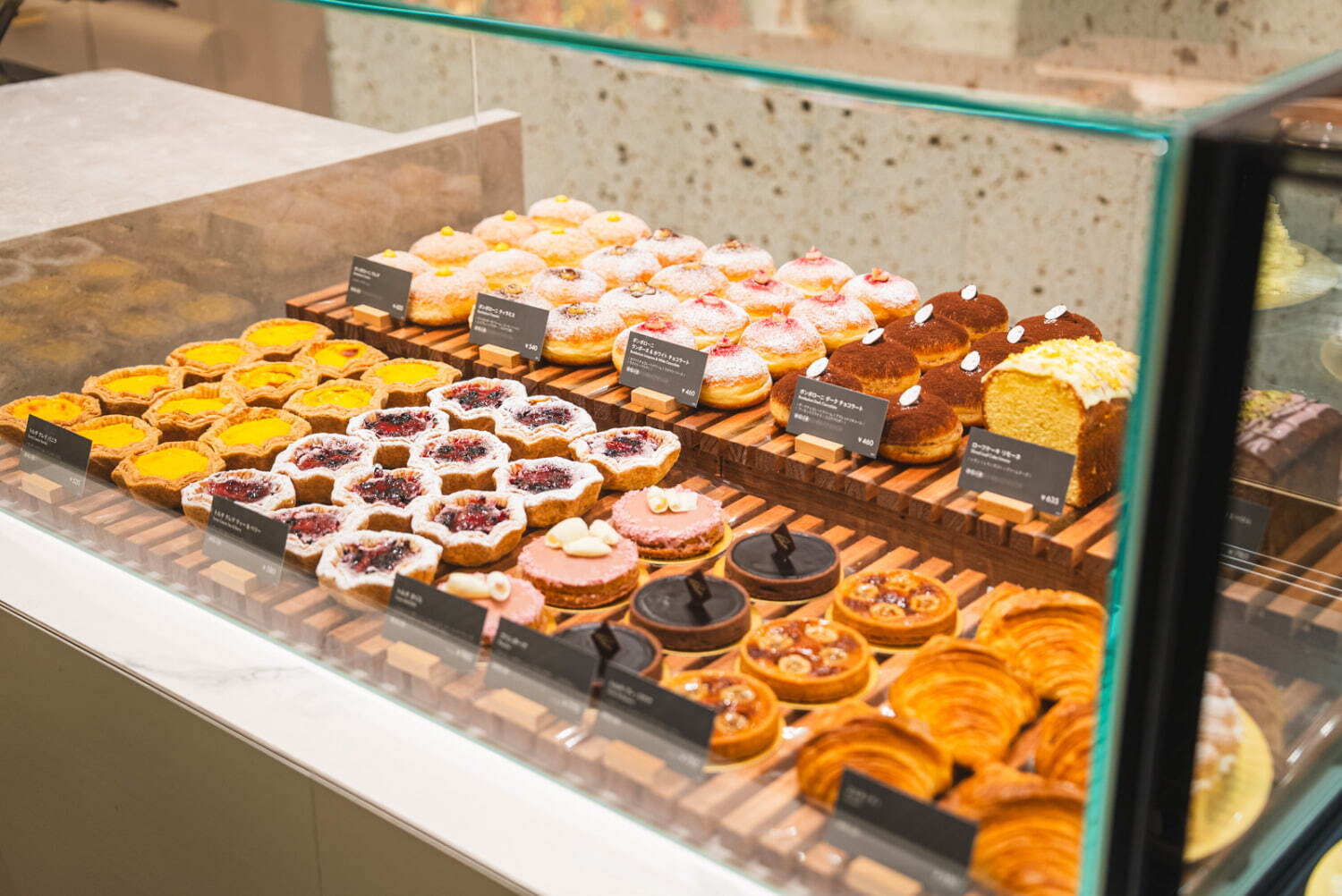 スターバックス“石臼抹茶”の限定フラペチーノ＆苺香るムースティー、銀座の新店で｜写真18