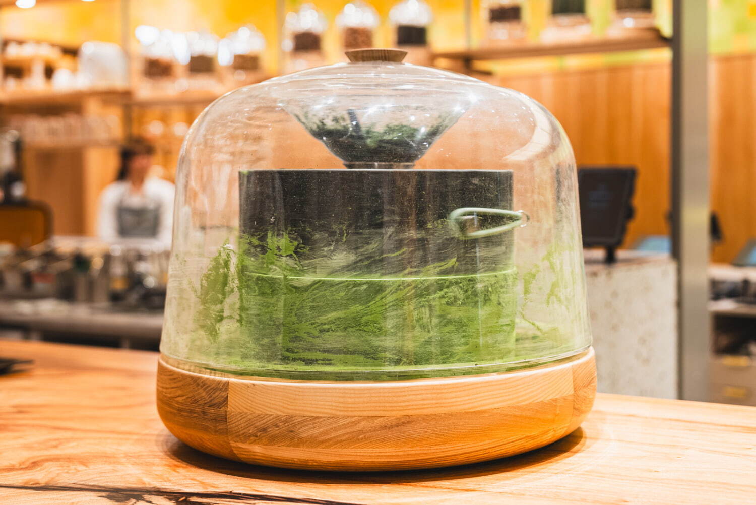 スターバックス“石臼抹茶”の限定フラペチーノ＆苺香るムースティー、銀座の新店で｜写真9
