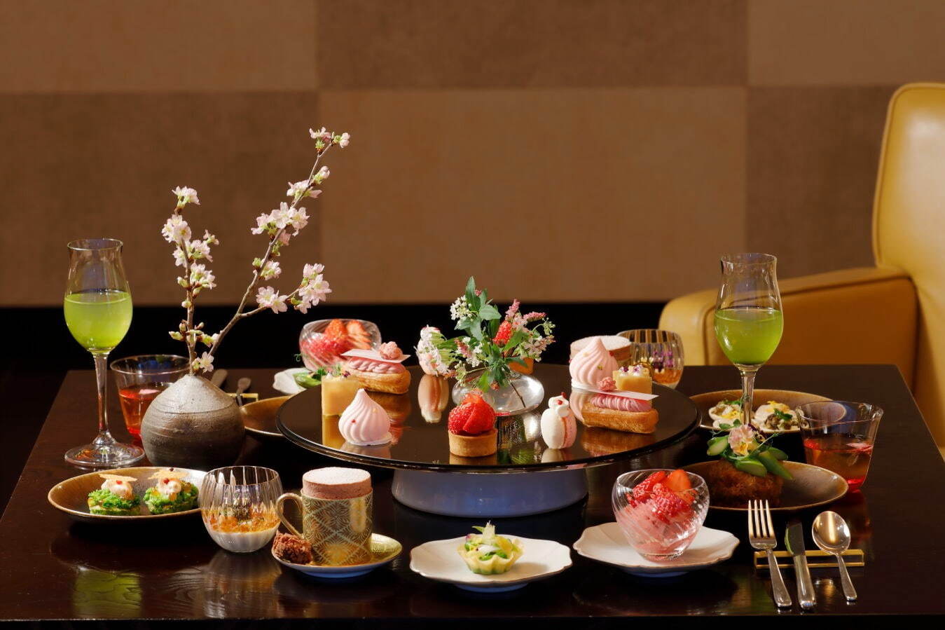 「桜アフタヌーンティー」6,600円(サービス料15%別)