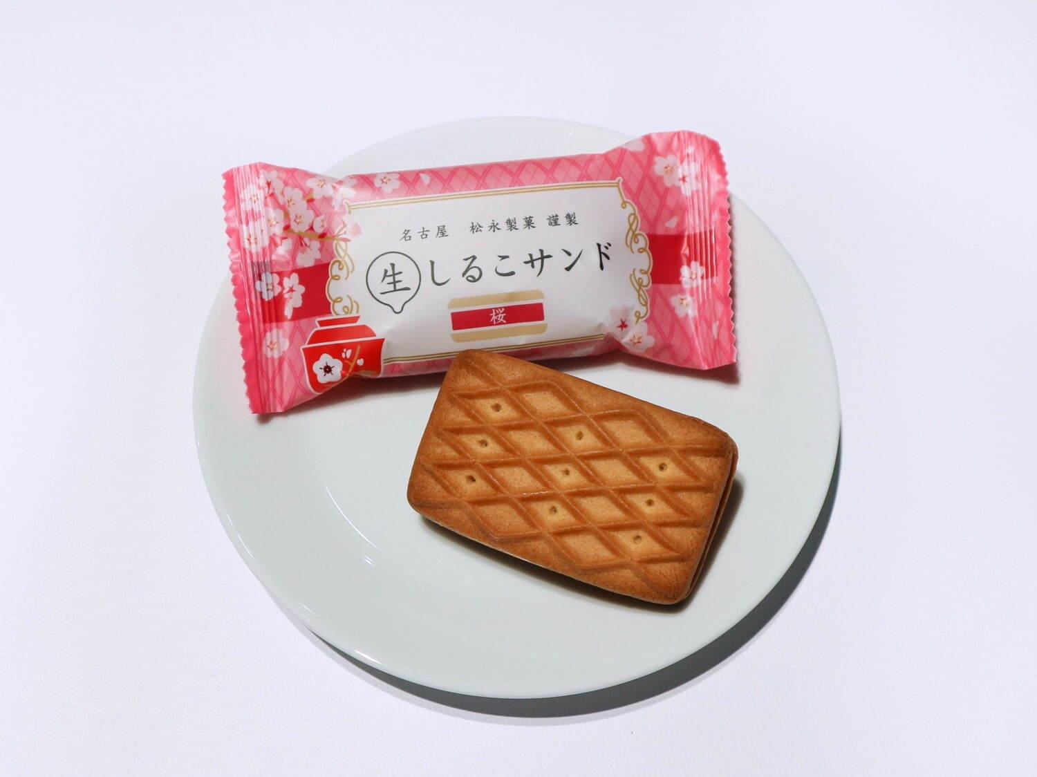 名古屋銘菓「生しるこサンド桜」が春限定で、しっとり食感ビスケット×“桜香る”クリームをサンド｜写真4