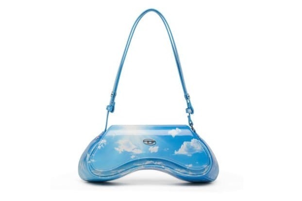 ディーゼル“ゲームコントローラー”型バッグ「プレイ」ピンク色キャンディーや青空プリントの新作