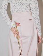 リリー ブラウン×ディッキーズ第2弾、“コルセット風”ジャンスカ＆ロゴワッペン入りボーダーTシャツ｜写真8