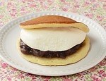 ローソンの“盛りすぎ”スイーツ「大きなチョコシュー」「どらもっち」価格据え置きで約47％増量｜写真1