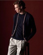 ダックス×ジョン スメドレーのニットウェア、ストライプ映えるポロシャツ＆ボウタイ風トップス｜写真3